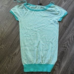 Striped shirt sleeve sweater top